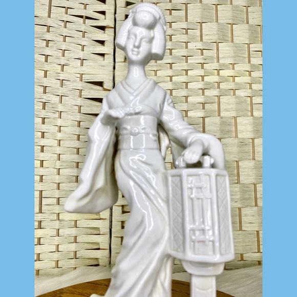 Vintage Geisha Girl UCGC Porcelain 10.5" Glossy Finish Asian Figurine - Picture 9 of 9